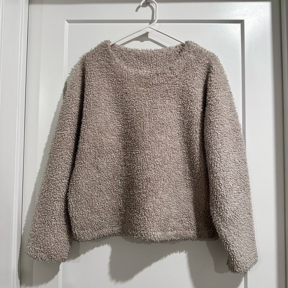 Uniqlo Gray Sherpa Fleece Crewneck Sweater Size Medium - Picture 1 of 5